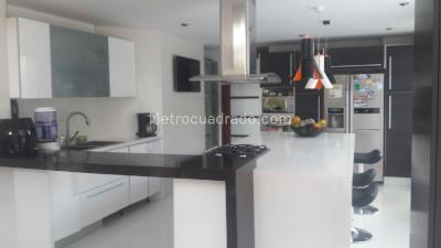 Casa de 5 alcobas en venta en Hacienda San Simon, Bogotá, 330 m² · foto 3 de 15