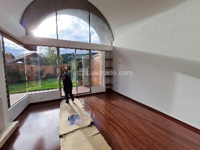 Casa de 4 alcobas en venta en San Jose De Bavaria, Bogotá, 420 m² · foto 2 de 19