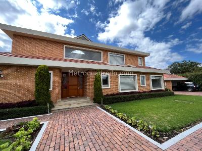 Casa de 4 alcobas en venta en Hacienda San Simon, Bogotá, 350 m² · foto 1 de 18
