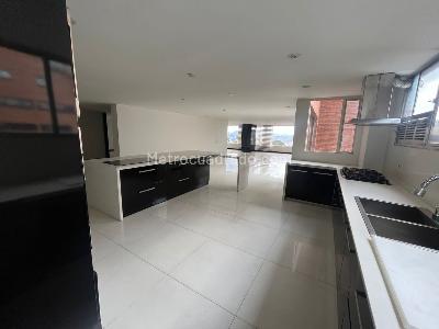 Apartamento en venta en El Refugio, Bogotá · foto 2 de 15