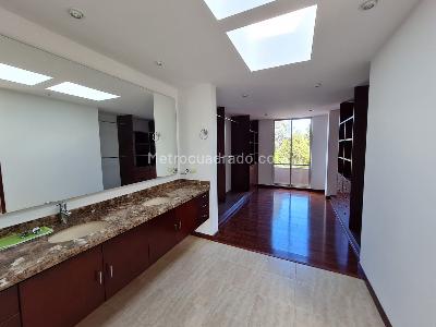 Casa de 4 alcobas en venta en San Jose De Bavaria, Bogotá, 420 m² · foto 17 de 20