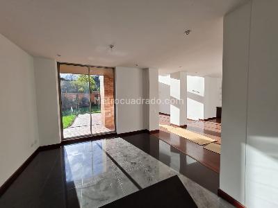 Casa de 4 alcobas en venta en San Jose De Bavaria, Bogotá, 420 m² · foto 3 de 20