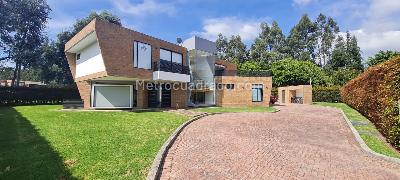 Casa de 4 alcobas en venta en Hacienda San Simon, Bogotá, 400 m² · foto 1 de 18