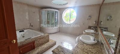 Casa de 4 alcobas en venta en Bogota| San Jose De Bavaria, Bogotá, 400 m² · foto 2 de 17