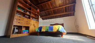 Casa de 3 alcobas en venta en San Jose De Bavaria, Bogotá, 286 m² · foto 2 de 12