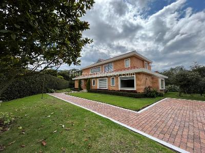 Casa de 4 alcobas en venta en Hacienda San Simon, Bogotá, 350 m² · foto 2 de 18