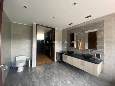 Casa de 4 alcobas en venta en San Jose De Bavaria, Bogotá, 450 m² · foto 14 de 19