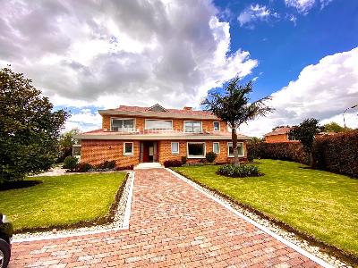 Casa de 4 alcobas en venta en Hacienda San Simon, Bogotá, 450 m² · foto 2 de 19