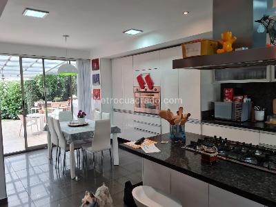 Casa de 4 alcobas en venta en Hacienda San Simon, Bogotá, 415 m² · foto 2 de 18