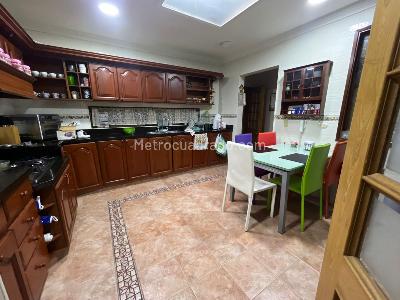 Casa de 4 alcobas en venta en San Jose De Bavaria, Bogotá, 286 m² · foto 2 de 15