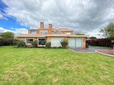 Casa de 4 alcobas en venta en Hacienda San Simon, Bogotá, 450 m² · foto 1 de 19