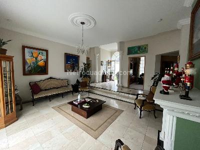 Casa de 4 alcobas en venta en San Jose De Bavaria, Bogotá, 286 m² · foto 3 de 15