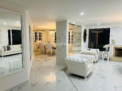 Casa de 4 alcobas en venta en San Jose De Bavaria, Bogotá, 350 m² · foto 2 de 14