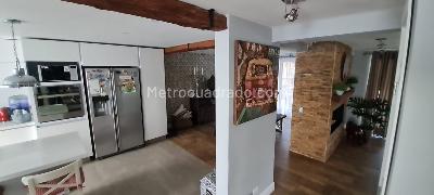 Casa de 4 alcobas en venta en San Jose De Bavaria, Bogotá, 400 m² · foto 2 de 19