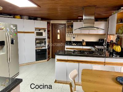 Casa de 4 alcobas en venta en San Jose De Bavaria, Bogotá, 500 m² · foto 1 de 20