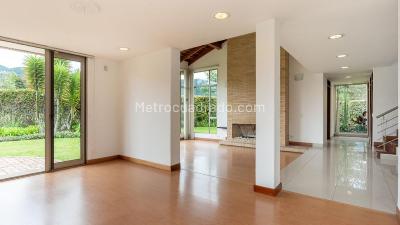 Casa de 5 alcobas en venta en Hacienda San Simon, Bogotá, 300 m² · foto 3 de 14