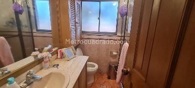 Casa de 4 alcobas en venta en San Jose De Bavaria, Bogotá, 330 m² · foto 14 de 17