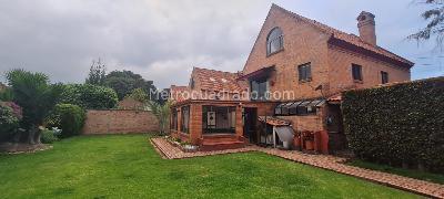 Casa de 4 alcobas en venta en San Jose De Bavaria, Bogotá, 330 m² · foto 1 de 17