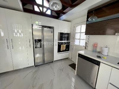Casa de 4 alcobas en venta en San Jose De Bavaria, Bogotá, 790 m² · foto 2 de 18
