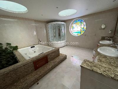Casa de 4 alcobas en venta en San Jose De Bavaria, Bogotá · foto 17 de 20