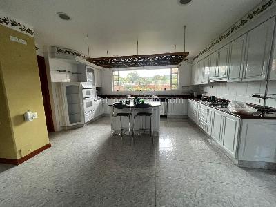 Casa de 4 alcobas en venta en San Jose De Bavaria, Bogotá · foto 6 de 20