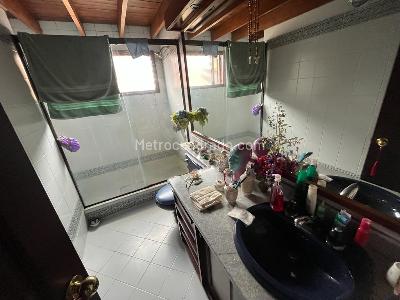 Casa de 3 alcobas en venta en San Jose De Bavaria, Bogotá, 800 m² · foto 1 de 17