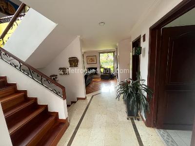 Casa de 3 alcobas en venta en San Jose De Bavaria, Bogotá, 800 m² · foto 2 de 17