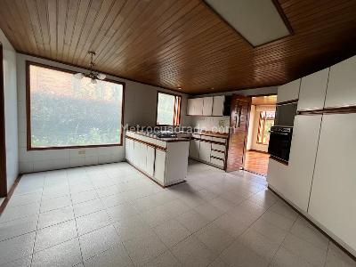 Casa de 3 alcobas en venta en San Jose De Bavaria, Bogotá, 700 m² · foto 8 de 20