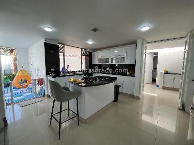 Casa de 5 alcobas en venta en San Jose De Bavaria, Bogotá, 800 m² · foto 3 de 20
