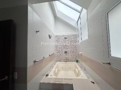 Casa de 4 alcobas en venta en San Jose De Bavaria, Bogotá, 330 m² · foto 7 de 14