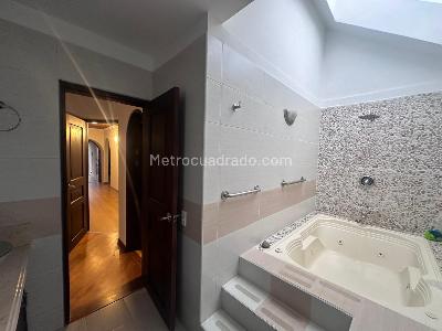 Casa de 4 alcobas en venta en San Jose De Bavaria, Bogotá, 330 m² · foto 8 de 14