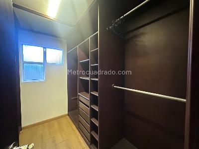 Casa de 4 alcobas en venta en San Jose De Bavaria, Bogotá, 330 m² · foto 9 de 14