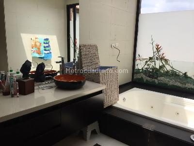 Casa de 5 alcobas en venta en San Jose De Bavaria, Bogotá, 450 m² · foto 14 de 19