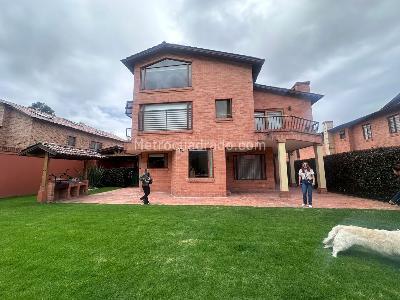 Casa de 4 alcobas en venta en San Jose De Bavaria, Bogotá, 560 m² · foto 3 de 19