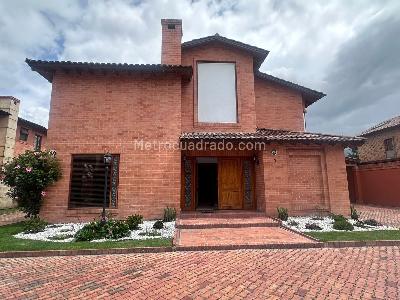 Casa de 4 alcobas en venta en San Jose De Bavaria, Bogotá, 560 m² · foto 2 de 19