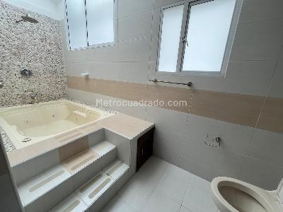 Casa de 4 alcobas en venta en San Jose De Bavaria, Bogotá, 800 m² · foto 18 de 19