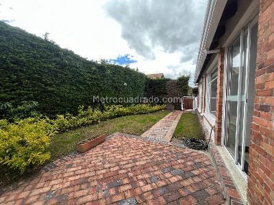 Casa de 4 alcobas en venta en San Jose De Bavaria, Bogotá, 800 m² · foto 3 de 19