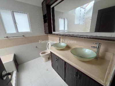 Casa de 4 alcobas en venta en San Jose De Bavaria, Bogotá, 800 m² · foto 14 de 18