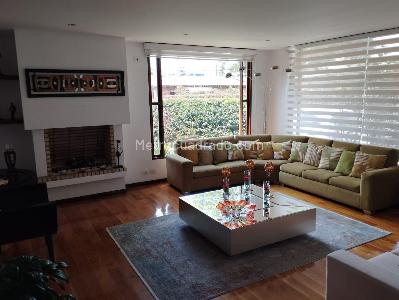 Casa de 4 alcobas en venta en San Jose De Bavaria, Bogotá, 800 m² · foto 1 de 18