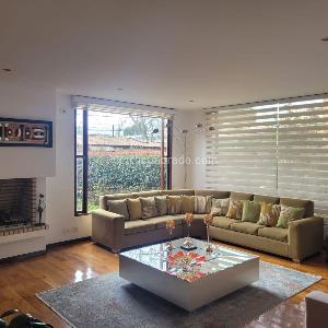 Casa de 4 alcobas en venta en San Jose De Bavaria, Bogotá, 800 m² · foto 2 de 18