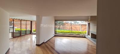 Casa de 5 alcobas en venta en San Jose De Bavaria, Bogotá, 800 m² · foto 1 de 20