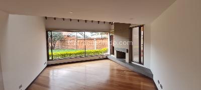 Casa de 5 alcobas en venta en San Jose De Bavaria, Bogotá, 800 m² · foto 2 de 20