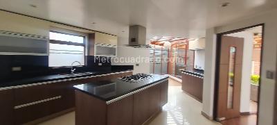 Casa de 5 alcobas en venta en San Jose De Bavaria, Bogotá, 800 m² · foto 6 de 20