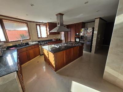 Casa de 4 alcobas en venta en San Jose De Bavaria, Bogotá, 800 m² · foto 2 de 20