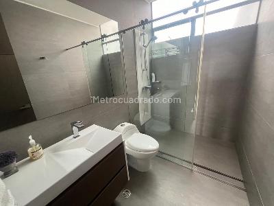 Apartamento de 3 alcobas en arriendo en Refugio Chico Central, Bogotá, 377 m² · foto 16 de 20