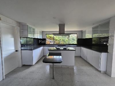 Casa de 3 alcobas en venta en San Jose De Bavaria, Bogotá, 800 m² · foto 2 de 20