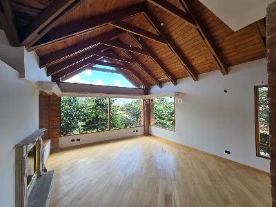 Casa de 3 alcobas en venta en San Jose De Bavaria, Bogotá, 800 m² · foto 3 de 20