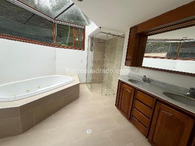 Casa de 4 alcobas en venta en Cedros De Provenza, Bogotá, 350 m² · foto 10 de 20