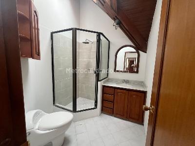 Casa de 4 alcobas en venta en Cedros De Provenza, Bogotá, 350 m² · foto 18 de 20