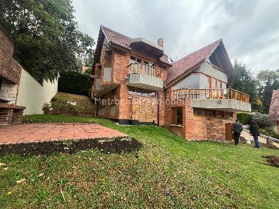 Casa de 4 alcobas en venta en Cedros De Provenza, Bogotá, 350 m² · foto 2 de 20